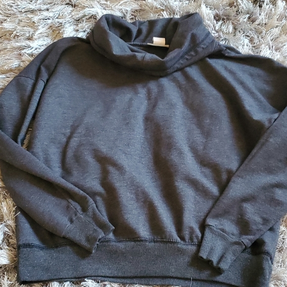 UNLV Rebels Sweatshirt - Picture 2 of 3